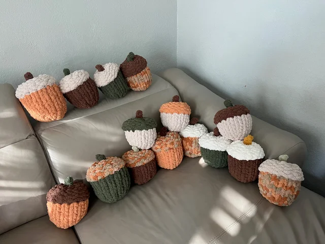 acorn knit decor