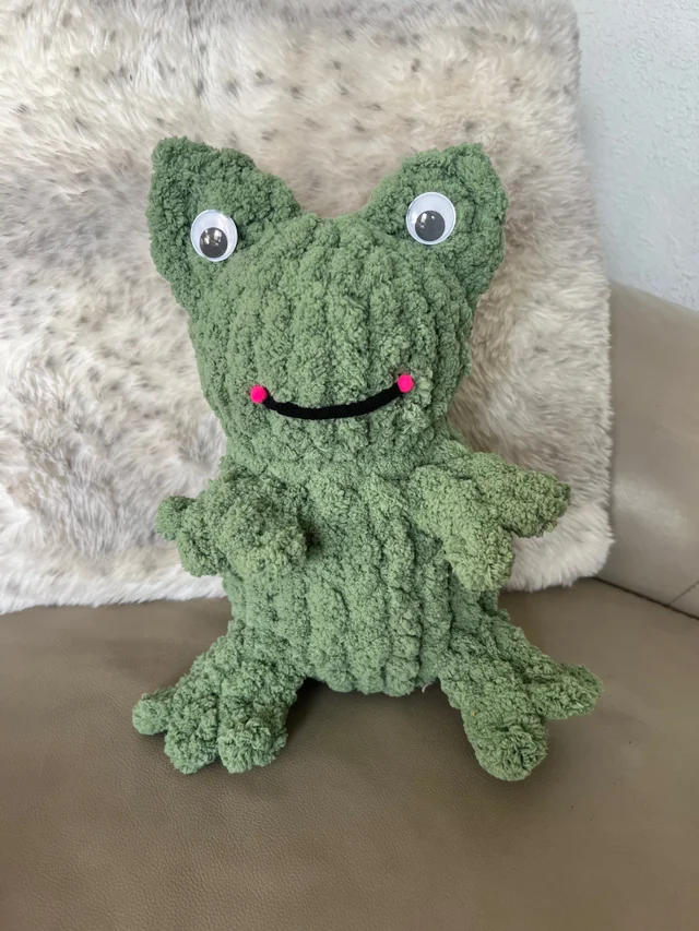 frog knit plushie